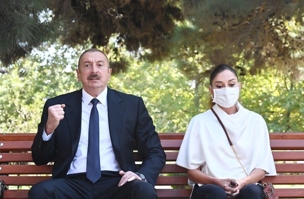 Chronicles of Victory (September 30, 2020): President Ilham Aliyev, First Vice President Mehriban Aliyeva meet with wounded servicemen undergoing treatment at Central Military Clinical Hospital of Defense Ministry (PHOTO/VIDEO)