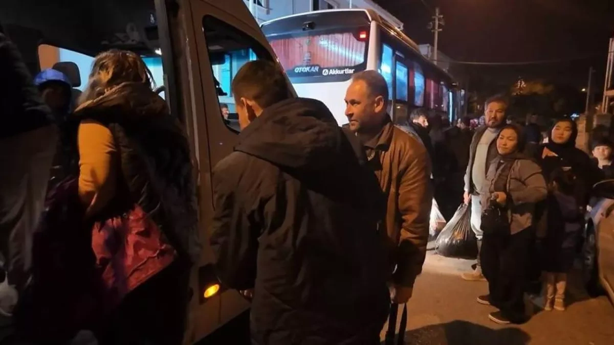 Dozens of migrants rescued as boat sinks off Türkiye's Izmir
