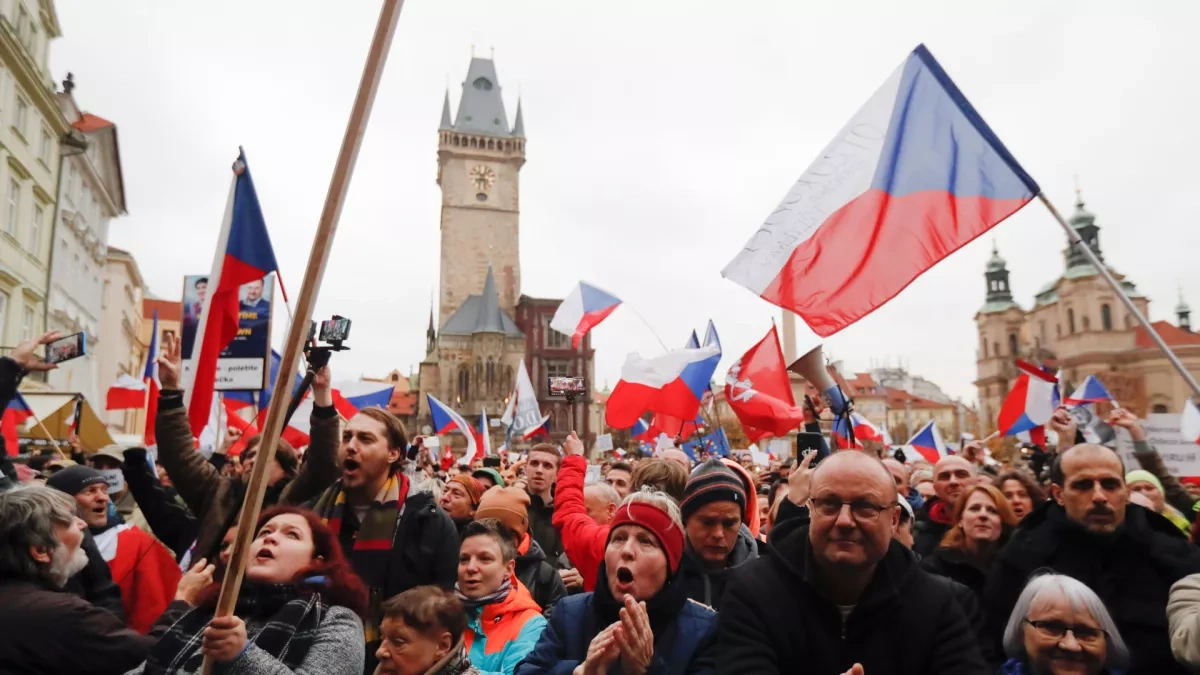 Two-thirds of Czechs oppose cutting defence spending, poll shows