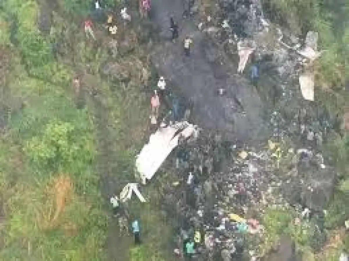 Plane crash in South Sudan kills all 14 aboard PHOTO