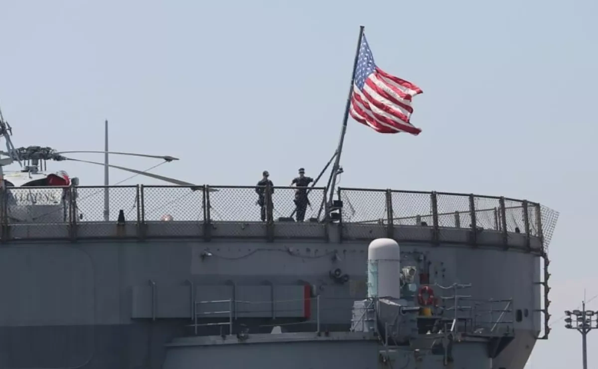Media: US warships return after brief transit through Strait of Hormuz