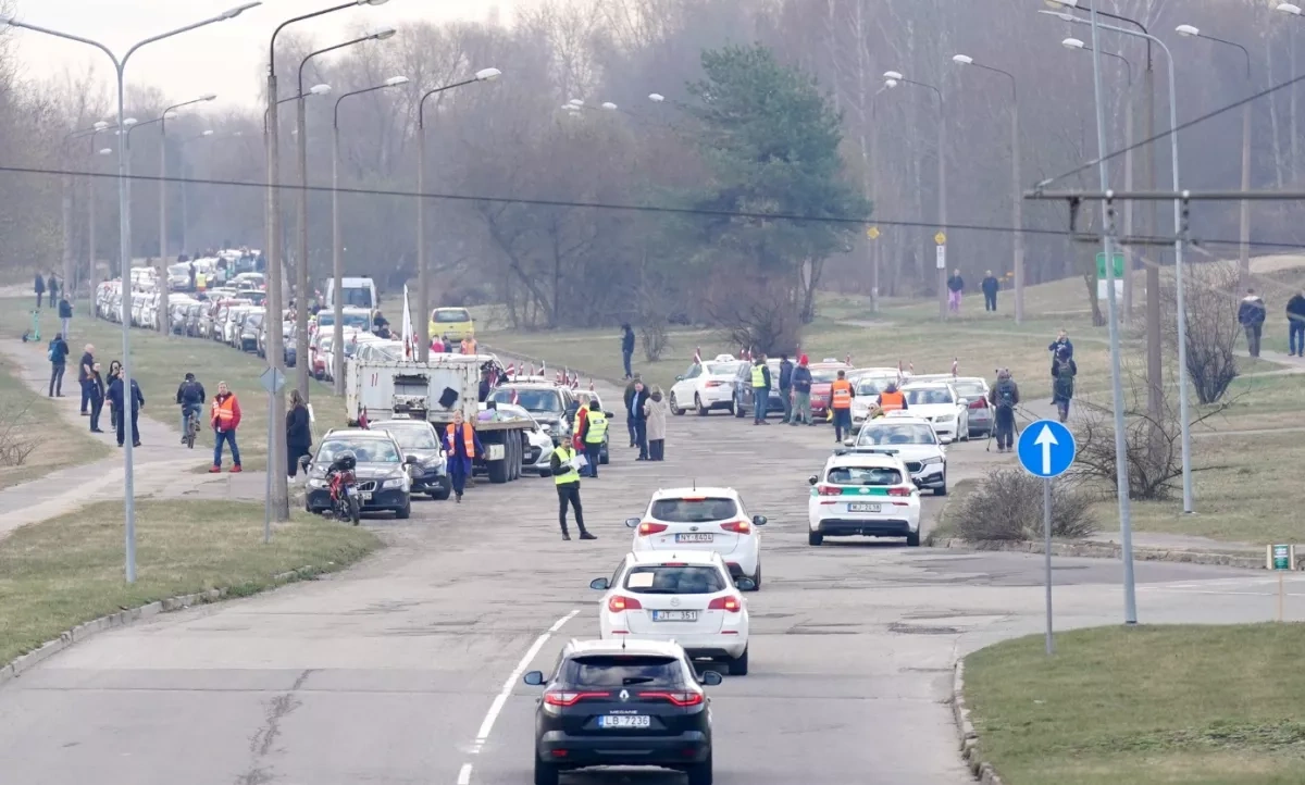 Riga taxi drivers protest Bolt policies, causing traffic disruption PHOTO
