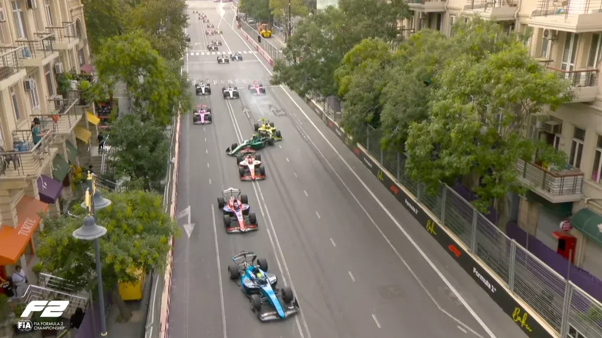 Multiple cars involved in late crash at F2 Azerbaijan Grand Prix PHOTO / UPDATED