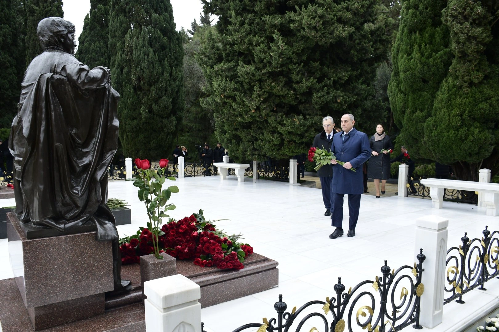 New Azerbaijan Party representatives honor National Leader Heydar Aliyev's memory (PHOTO)