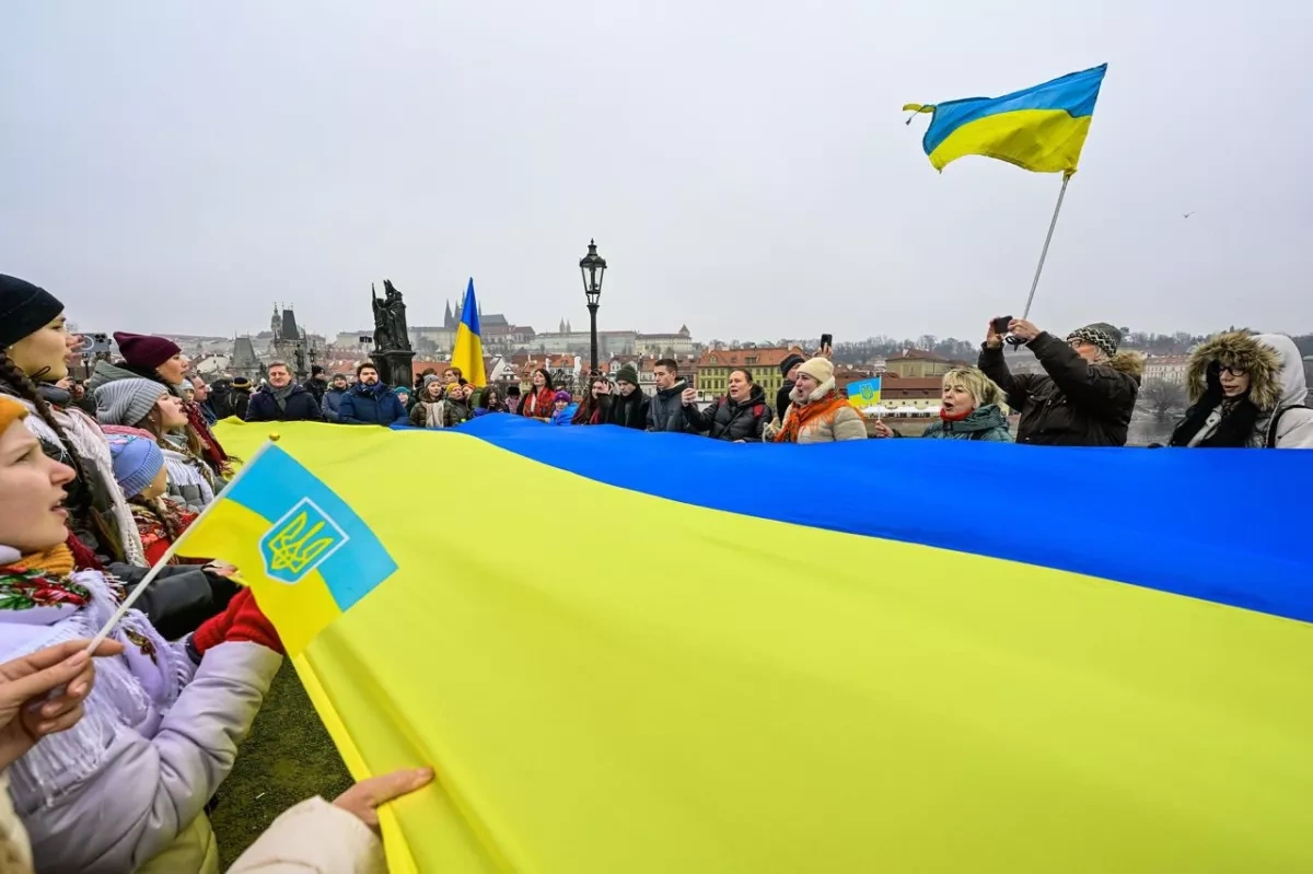 Thirty-metre Ukraine flag displayed in Prague sparks rebuke from Czech official “UNNECESSARY PROVOCATION”