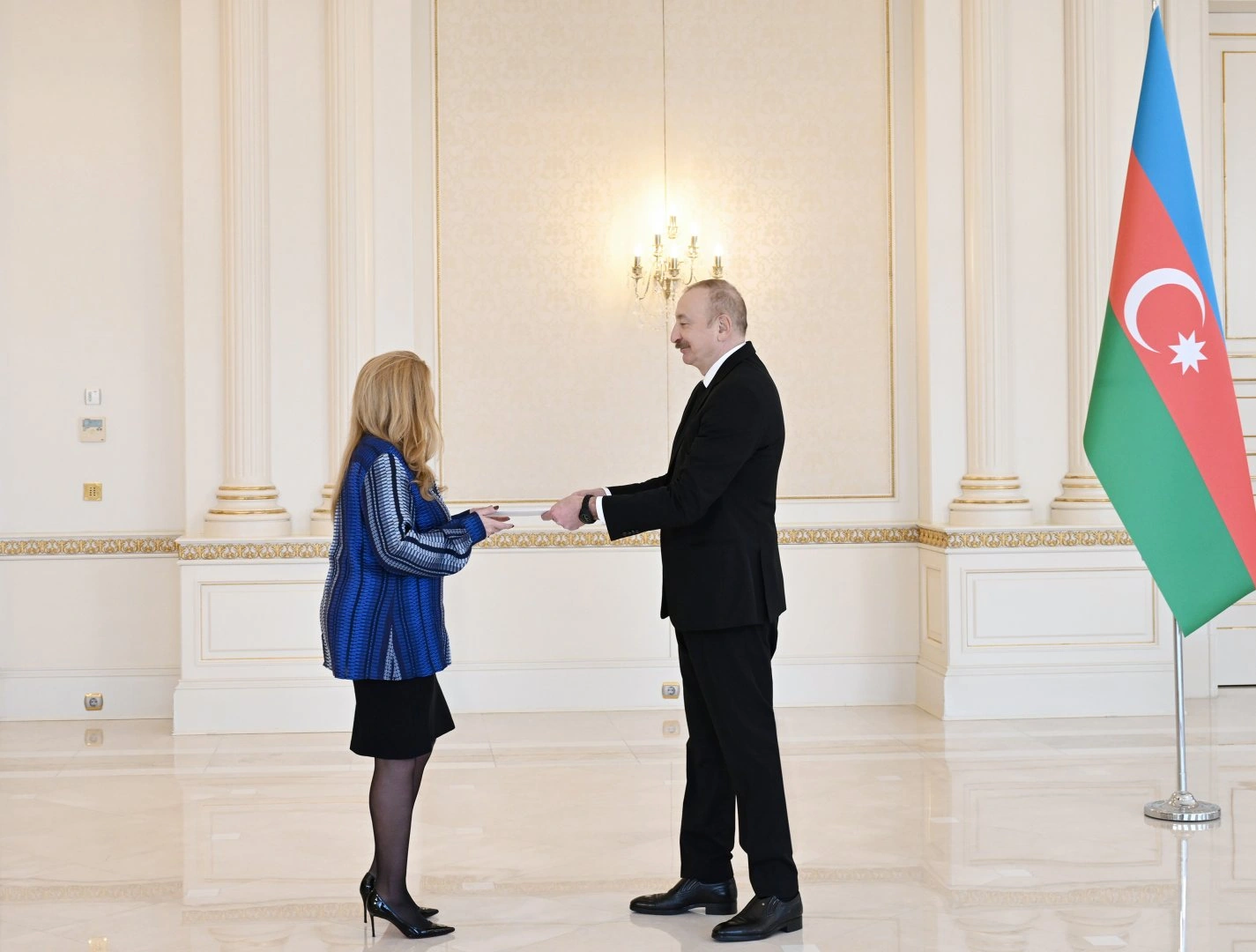President Ilham Aliyev receives credentials of newly appointed ambassador of Greece to Azerbaijan (PHOTO)