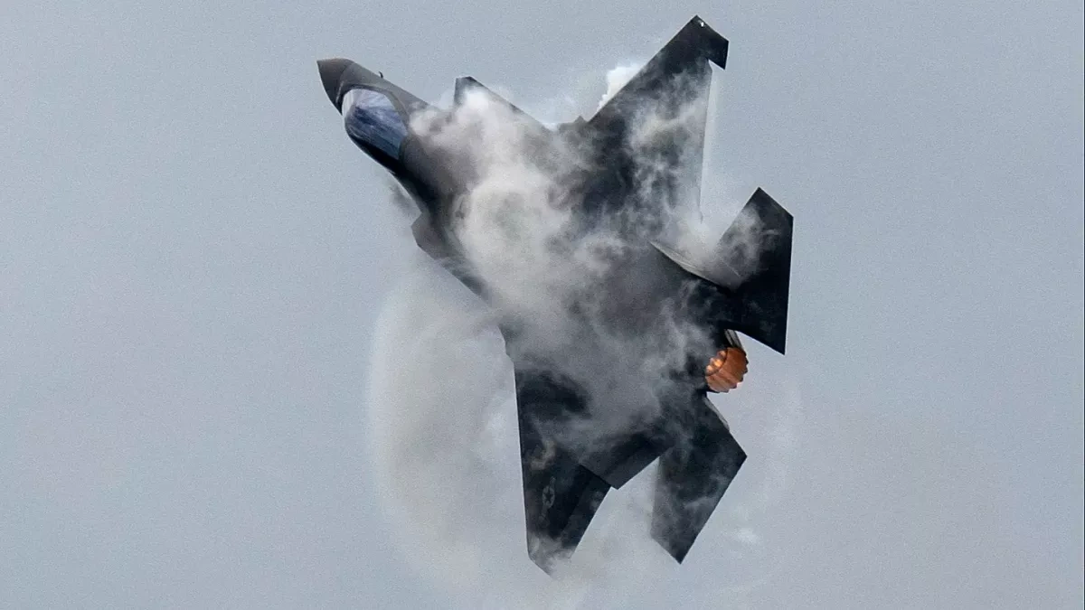 US F-35 fighter jet issues emergency signal near Arabian Peninsula