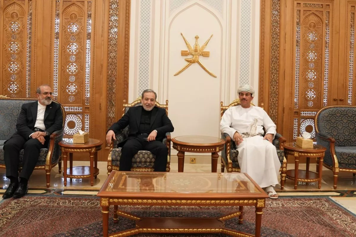 Iranian foreign minister arrives in Oman for Strait of Hormuz talks PHOTO