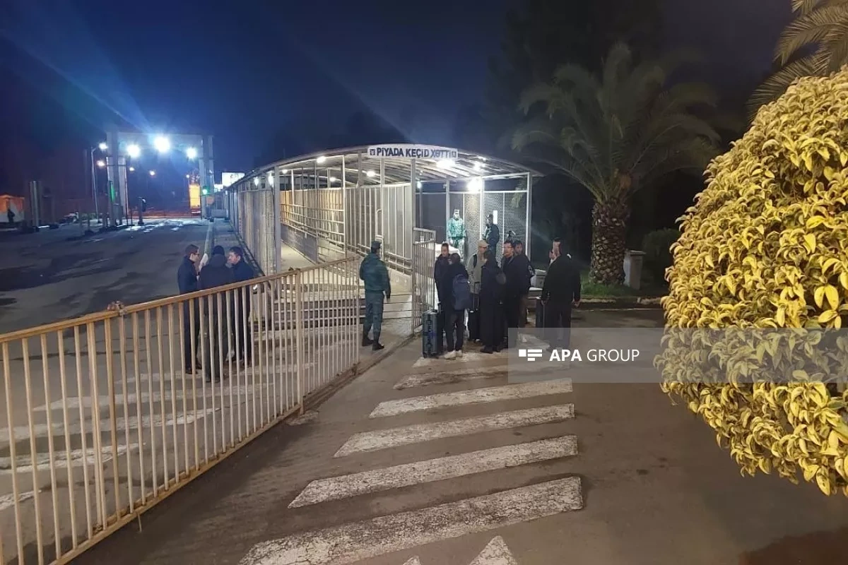 Eight Tajik citizens evacuated from Iran via Azerbaijani border PHOTO