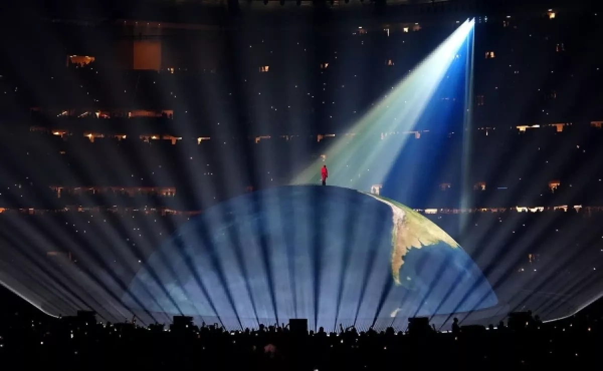 Russian fan sues over $8,300 Kanye West concert tickets