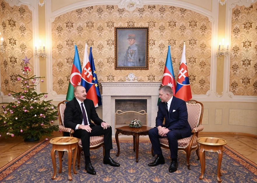 President Ilham Aliyev holds one-on-one meeting with Prime Minister of Slovakia (PHOTO)