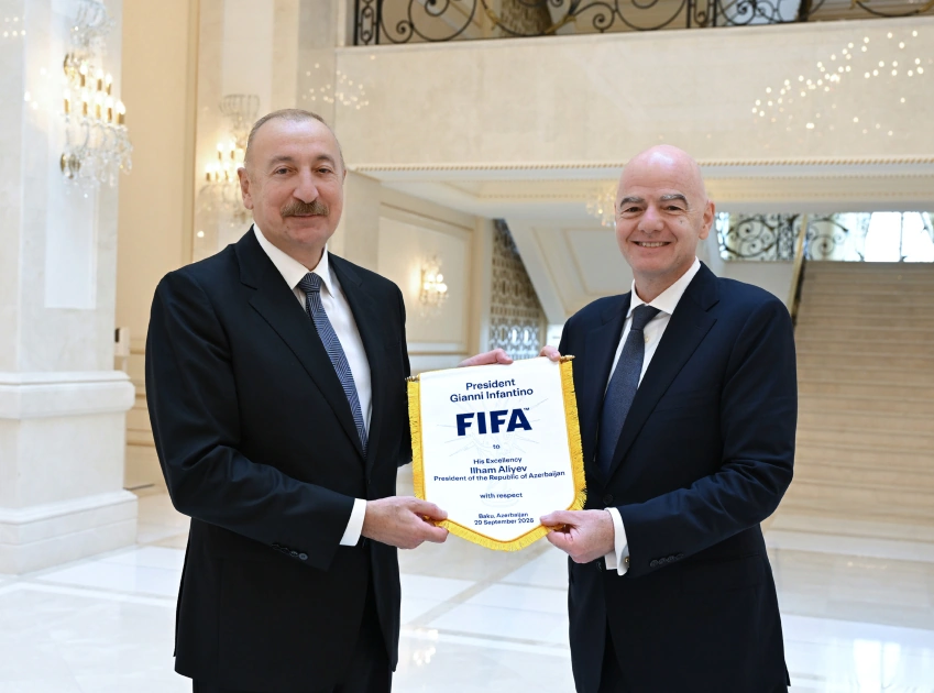 President Ilham Aliyev receives FIFA President (PHOTO)