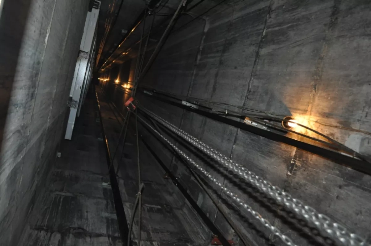 Six Russian tourists injured after elevator falls at Phuket hotel photo