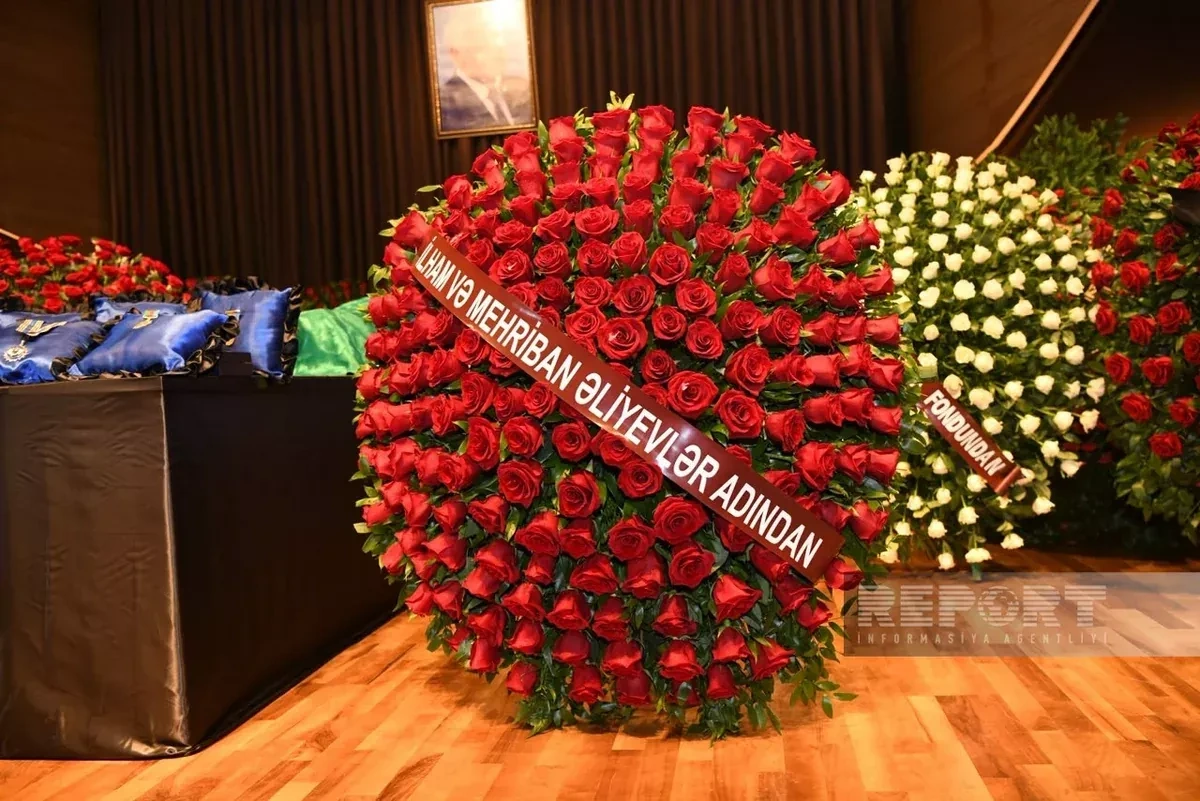 President Aliyev honours renowned poet with wreath at farewell ceremony PHOTO