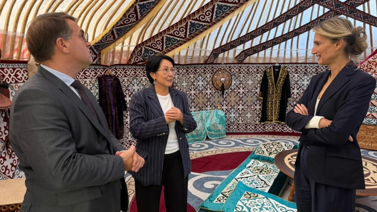 Kazakhstan, France discuss expanding municipal ties