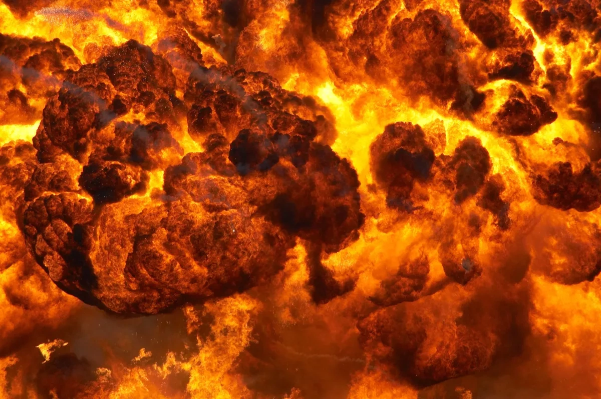 Three killed in explosion at shopping centre in Cairo VIDEO