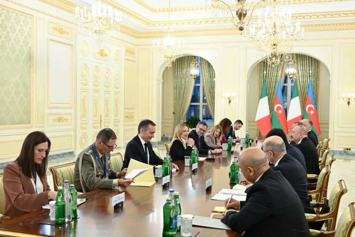 President Aliyev holds expanded meeting with Italian PM in Baku PHOTO