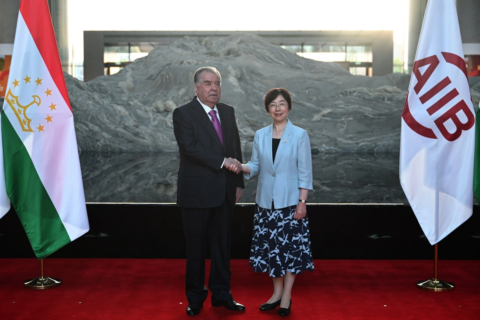Tajikistan, AIIB sign investment plan worth over $800 million