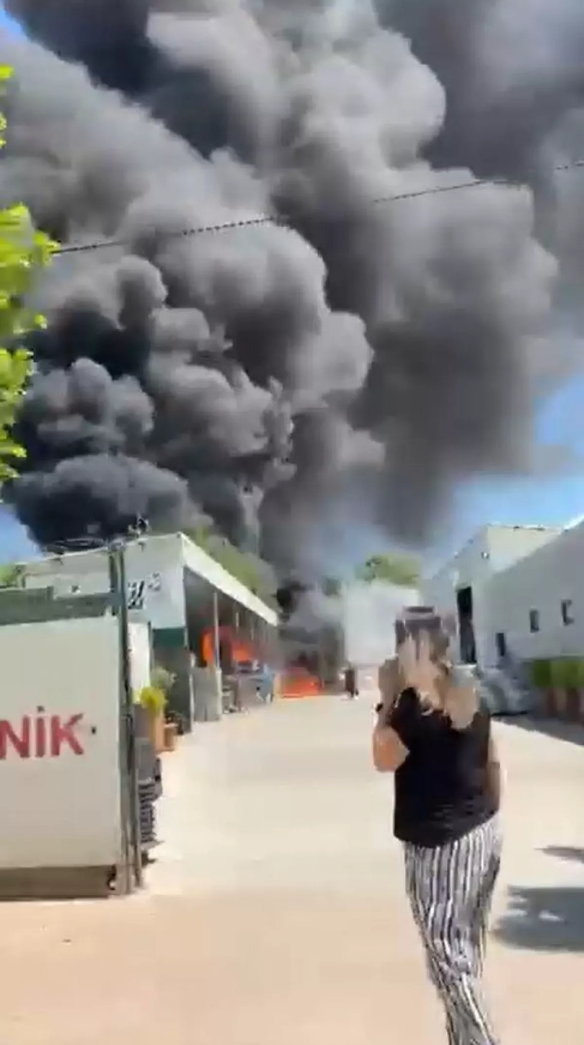 Fire engulfs plastic pipe warehouse in northwestern Türkiye PHOTO / VIDEO