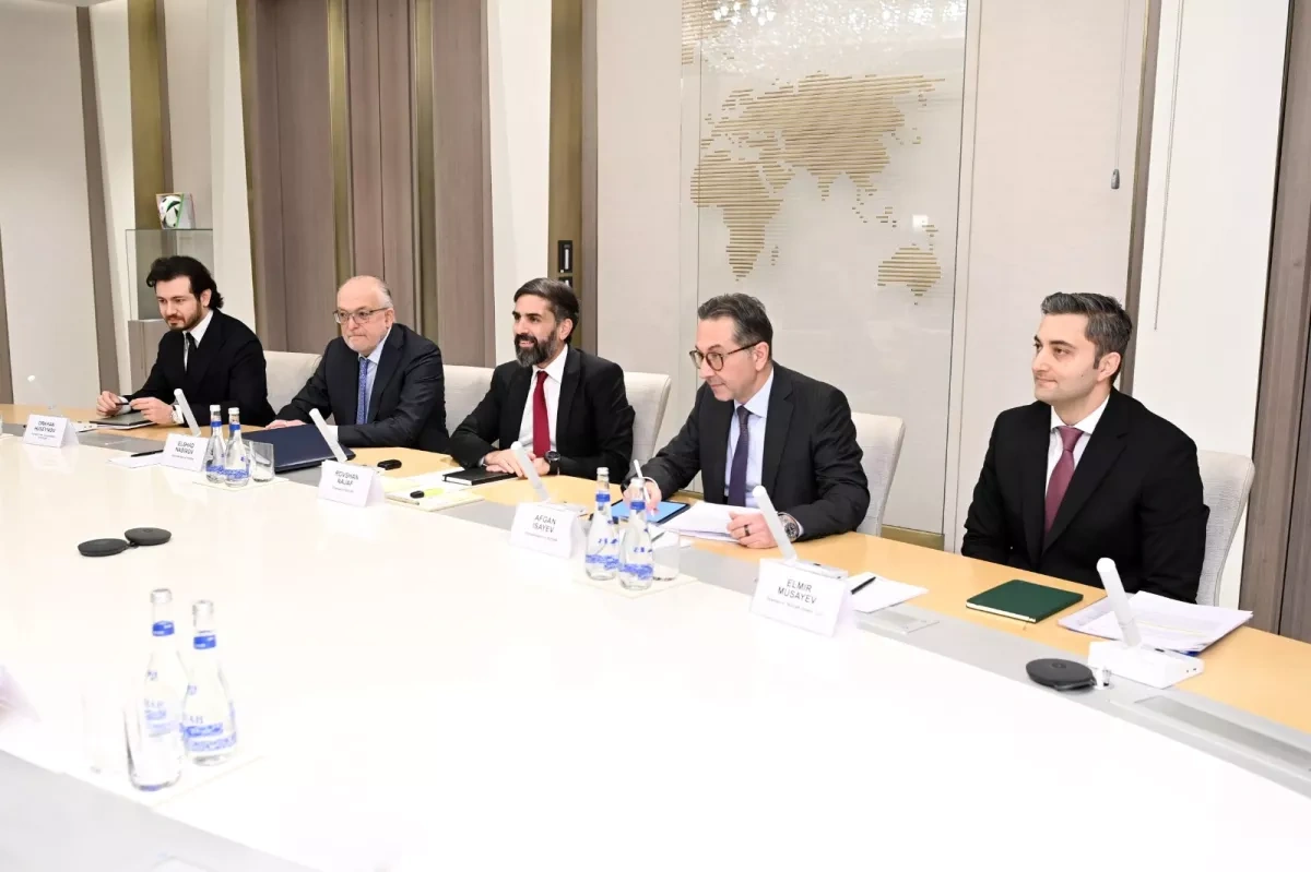 SOCAR, Masdar leaders meet to discuss renewable energy expansion in Azerbaijan PHOTO