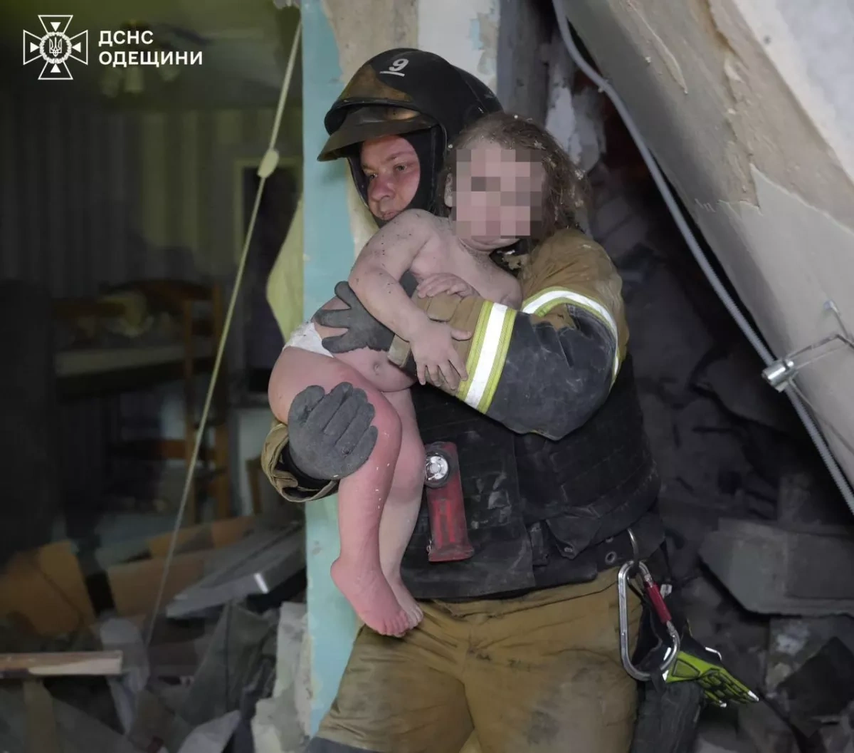 Overnight strike on Ukraine's Odesa kills three, including child VIDEO / PHOTO