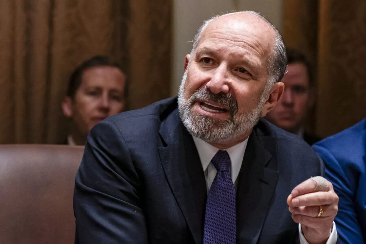 Former vice president boos Trump's сabinet member at Switzerland dinner