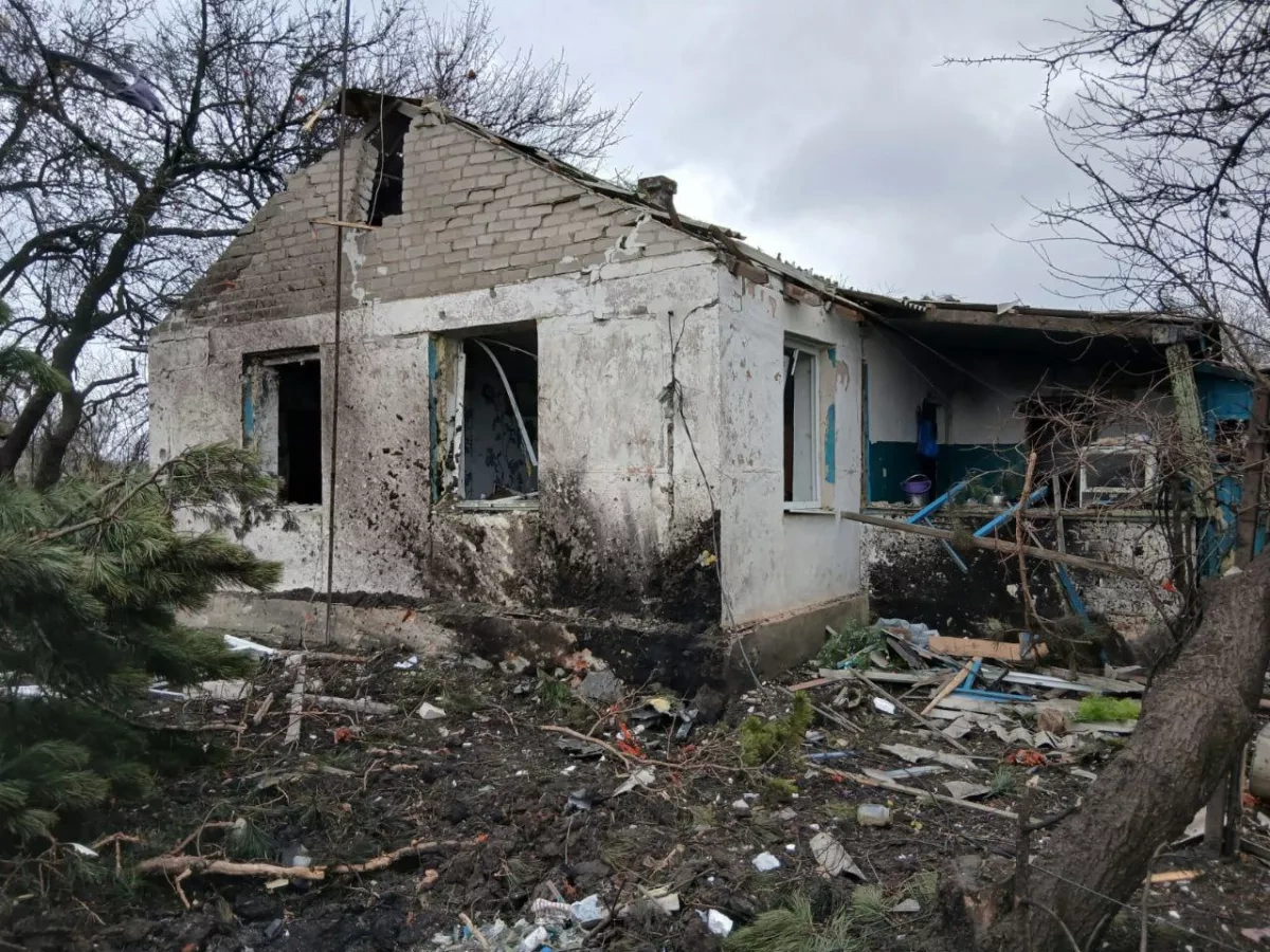 Ukraine's Donetsk endures intense shelling as civilians flee front lines PHOTO