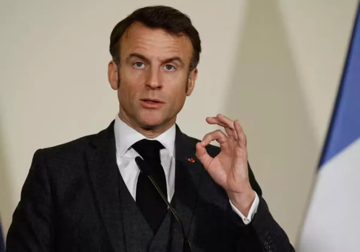 Macron joins royal humour exchange over French language in US history “That would be chic!”