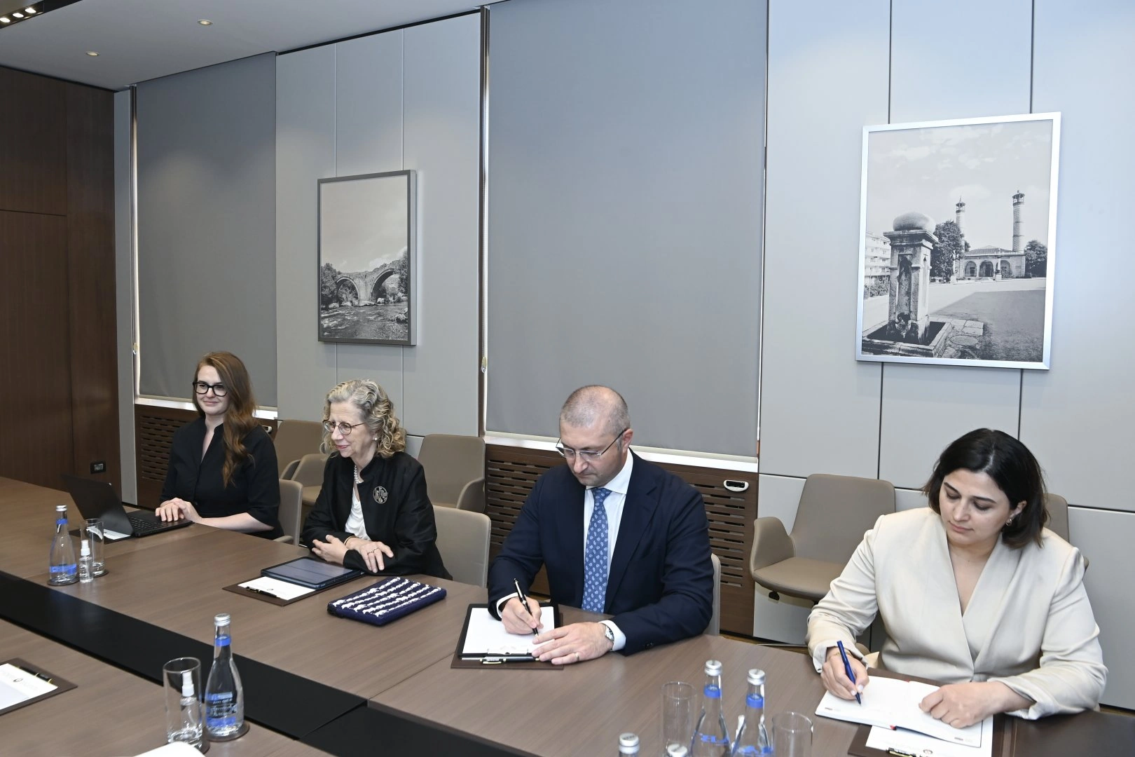 Jeyhun Bayramov meets with UNEP Executive Director Inger Andersen (PHOTO)