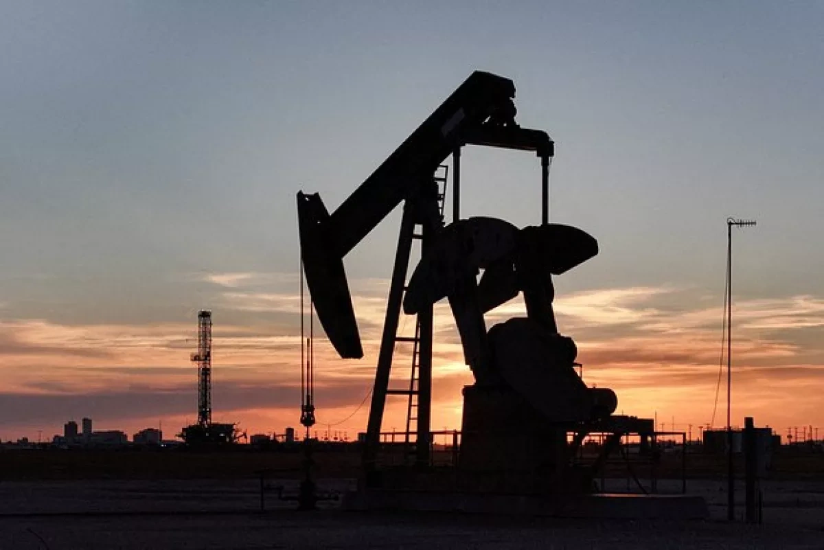 FT: Iran could be forced to cut oil output within 16 days Amid Hormuz blockade risk