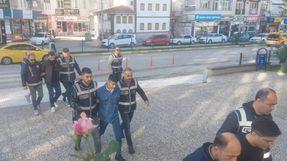 Türkiye detains 15 suspected FETÖ members in İzmir