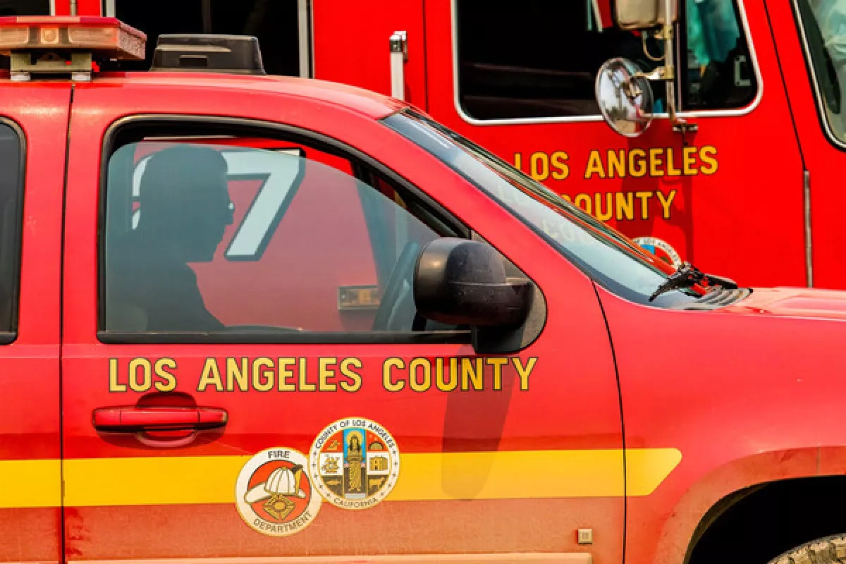 Major warehouse fire in Los Angeles raises toxic air pollution concerns