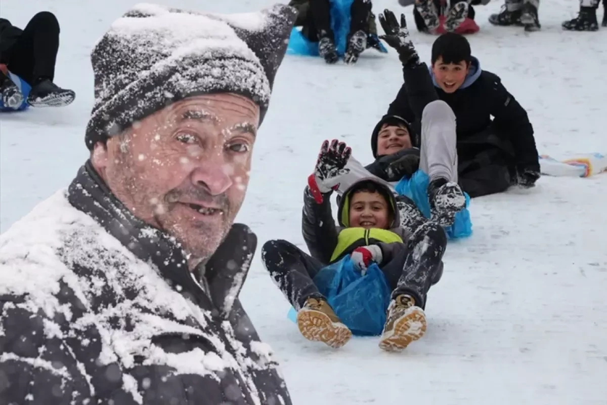 Schools closed across dozens of Turkish cities amid severe winter conditions