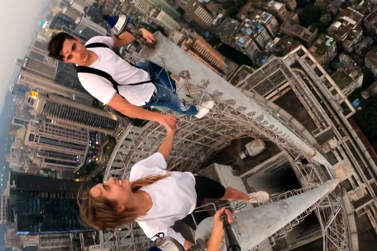 Adrenaline-seeking Russian couple behind viral extreme climb in New York City