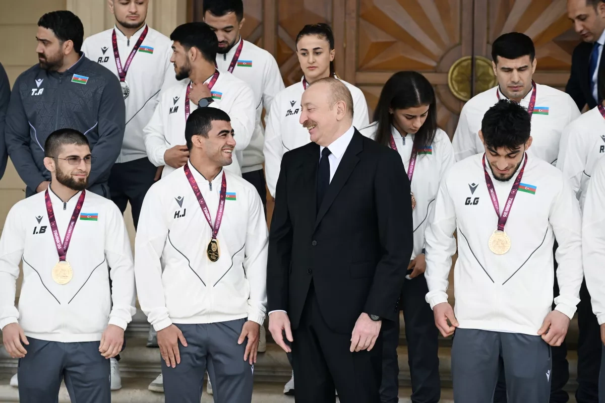 President Aliyev honors national wrestling teams following European Championships PHOTO