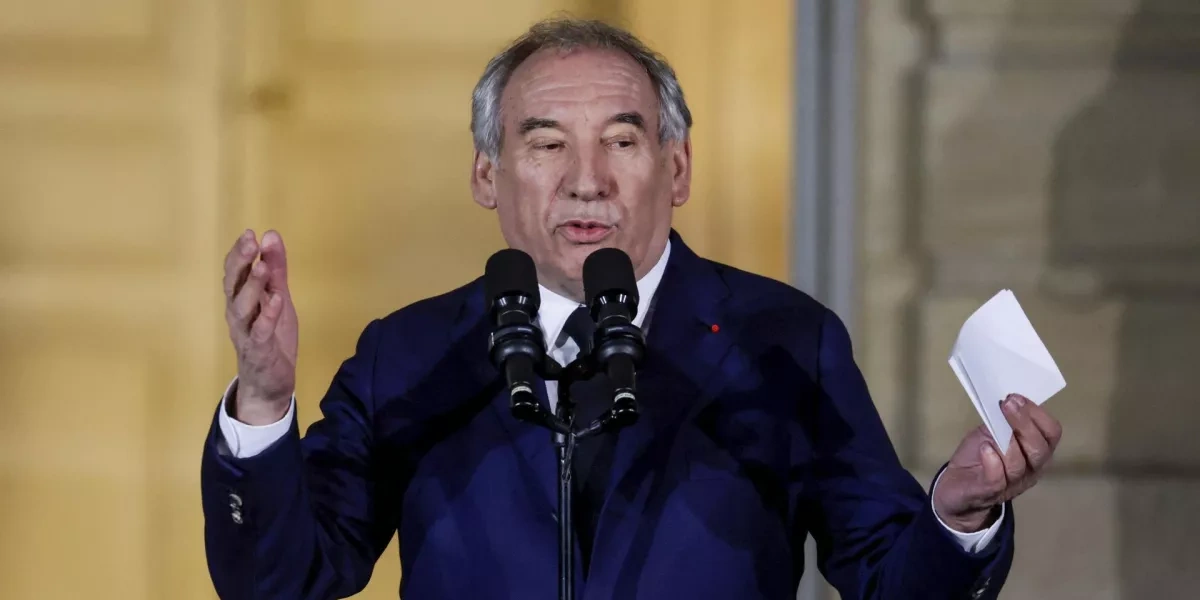 Former PM warns of "inevitable" financial crisis in France