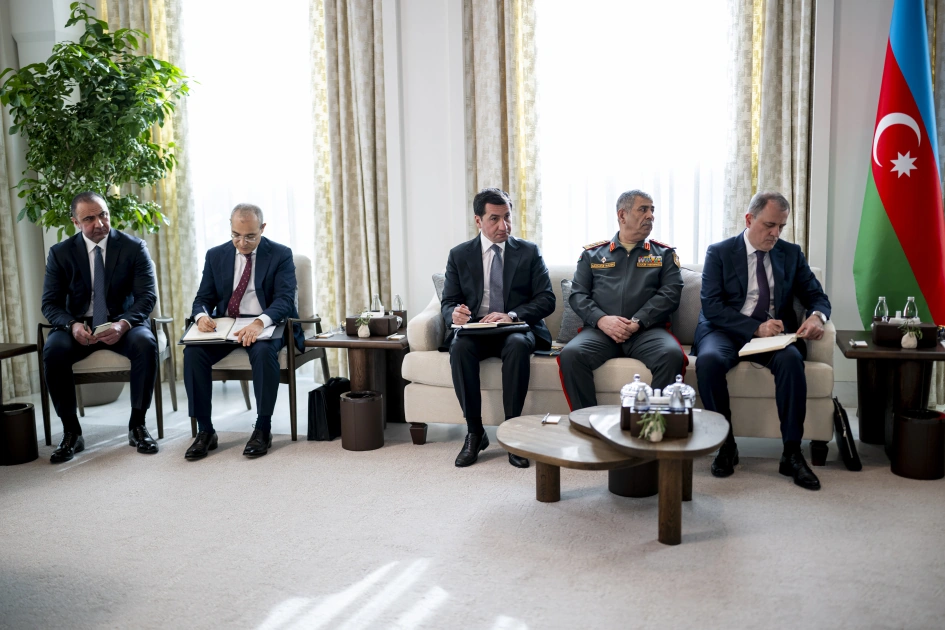President Ilham Aliyev meets with President of United Arab Emirates in Abu Dhabi (PHOTO)