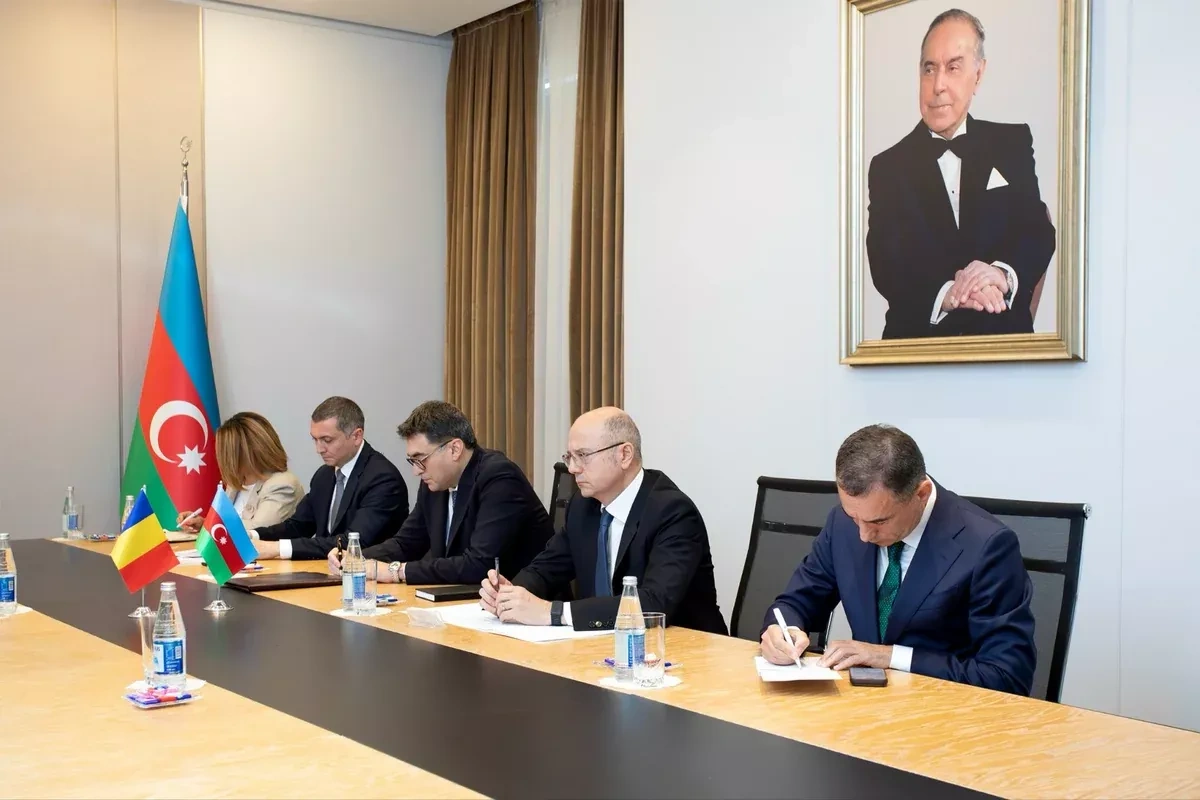 Azerbaijan, Romania discuss energy cooperation, green corridor project PHOTO