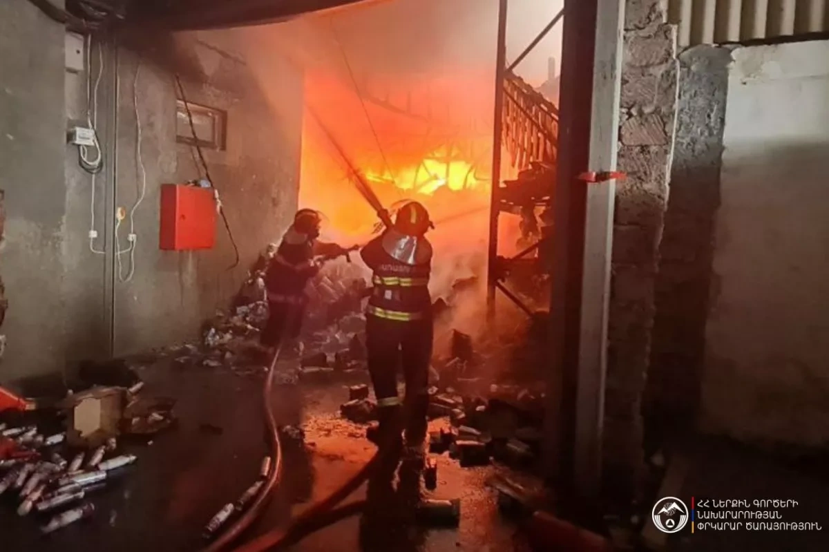 Tissue factory blaze rages through Armenian capital PHOTO