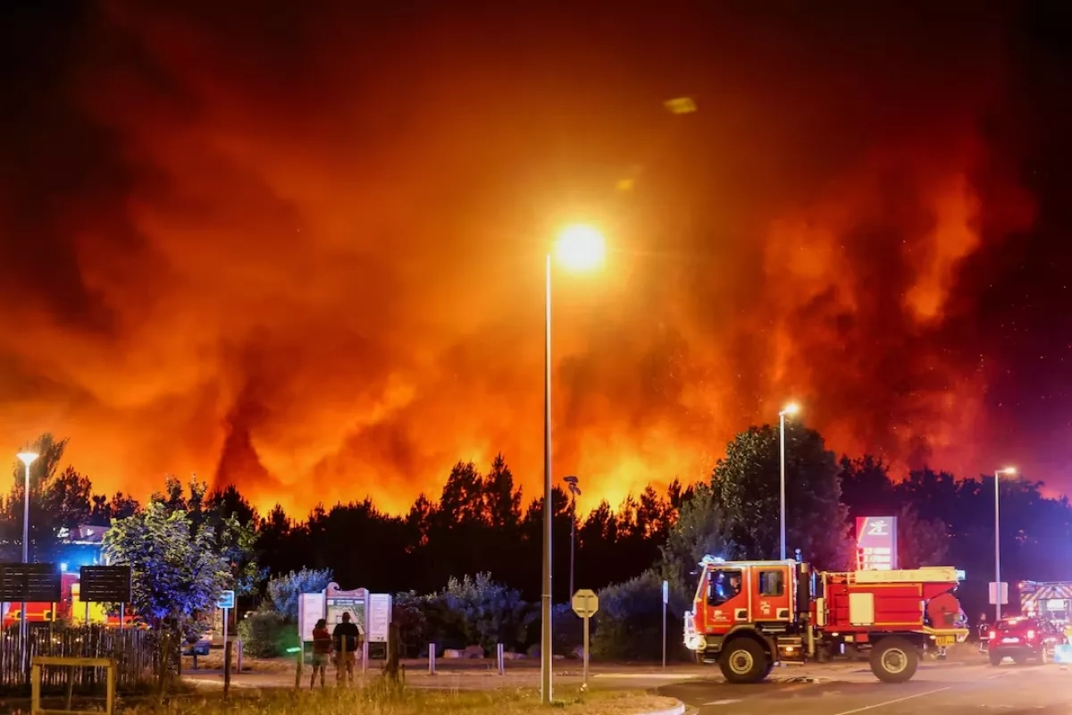 Wildfire near Bordeaux forces evacuation of 10,000