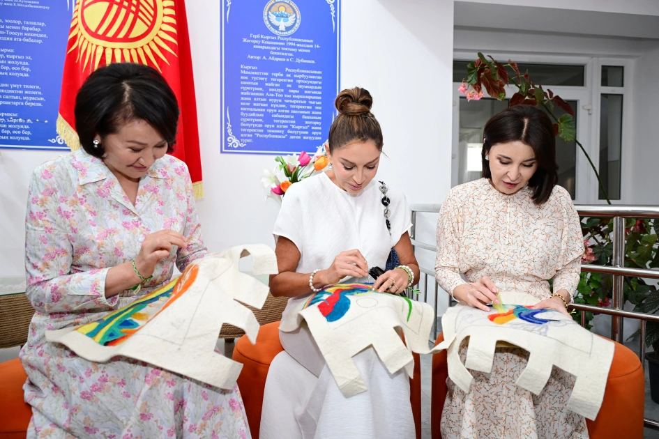 First Lady Mehriban Aliyeva visits “Altyn Balalyk” Health and Rehabilitation Center in Cholpon-Ata (PHOTO/VIDEO)