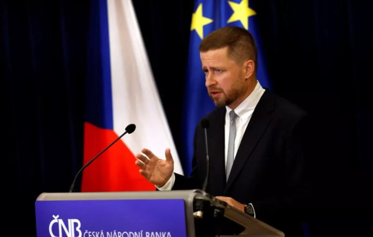 Czech Central Bank chief warns against premature Euro adoption