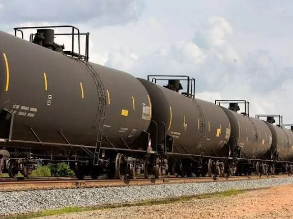 Armenian minister: Train carrying Azerbaijani fuel crosses Armenia-Georgia border