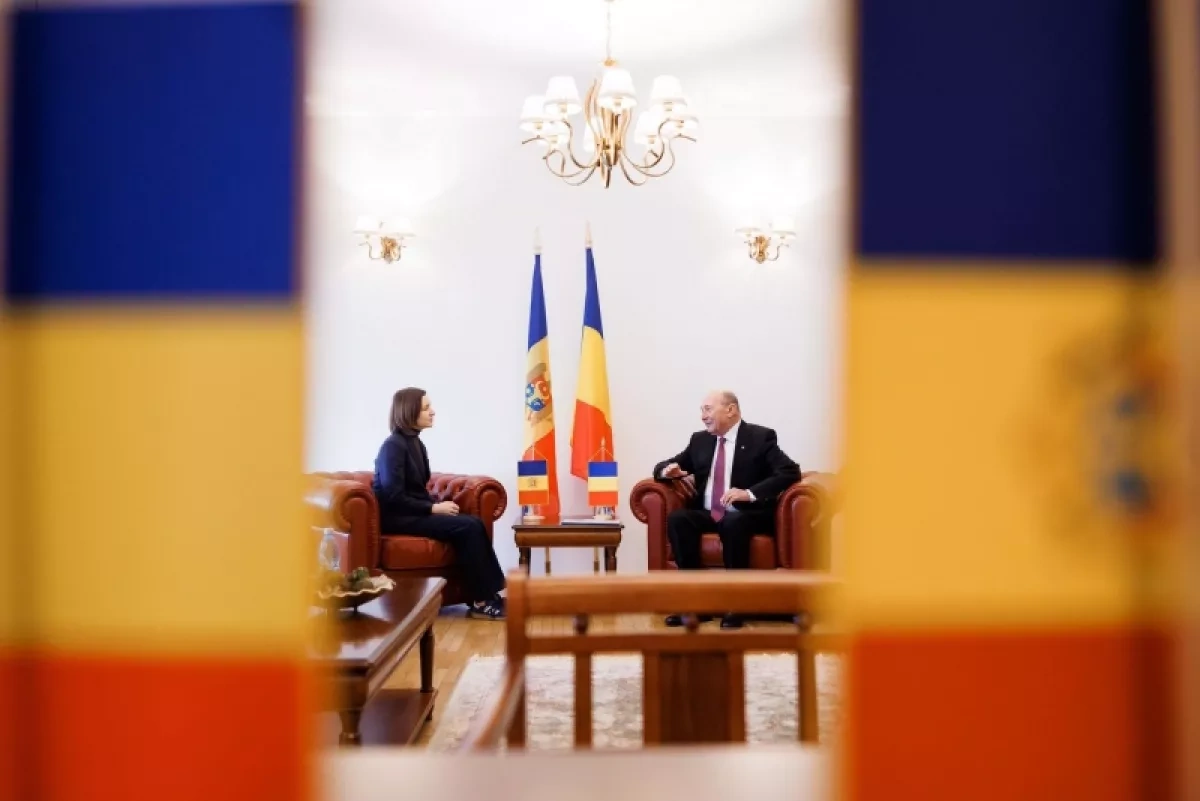 Moldovan president grants citizenship to former Romanian head of state
