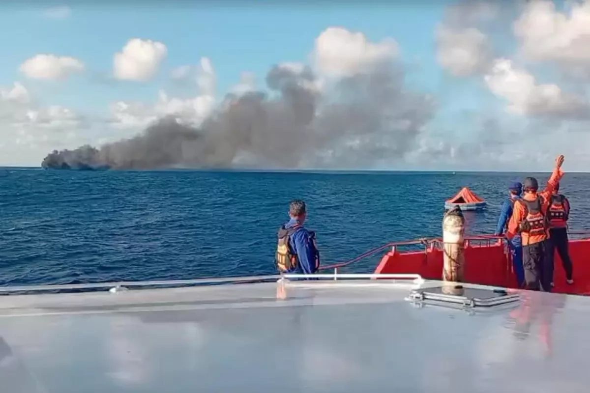 Ferry catches fire between Indonesia’s Bali, Lombok islands VIDEO