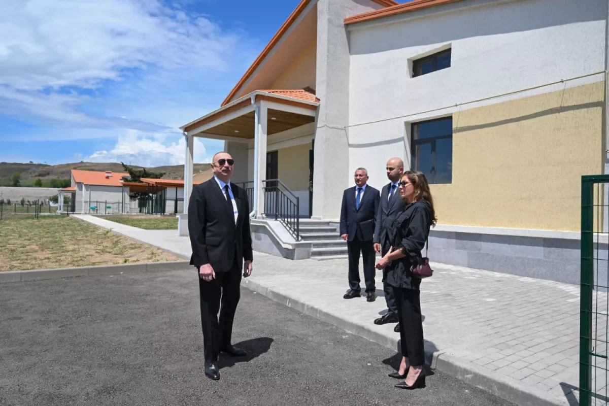 Azerbaijani president, first lady review private houses in Shukurbeyli village