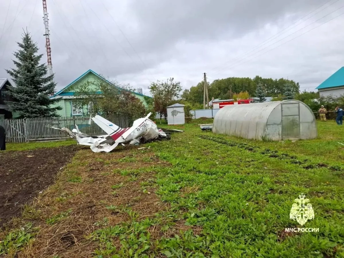 Two killed after light aircraft crashes in Russia’s Tatarstan PHOTO