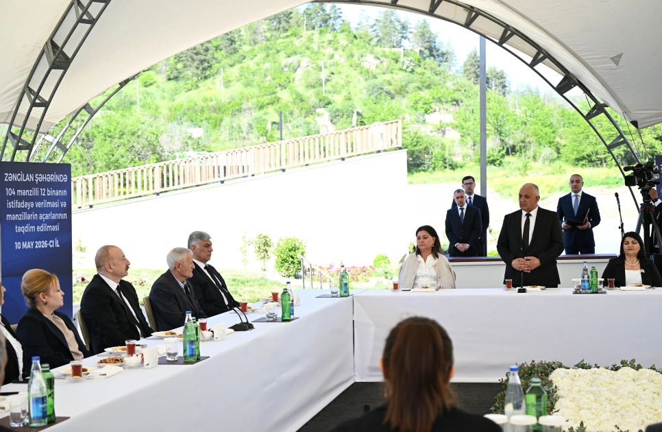 President Ilham Aliyev meets with families moving to first residential complex in Zangilan city (PHOTO)