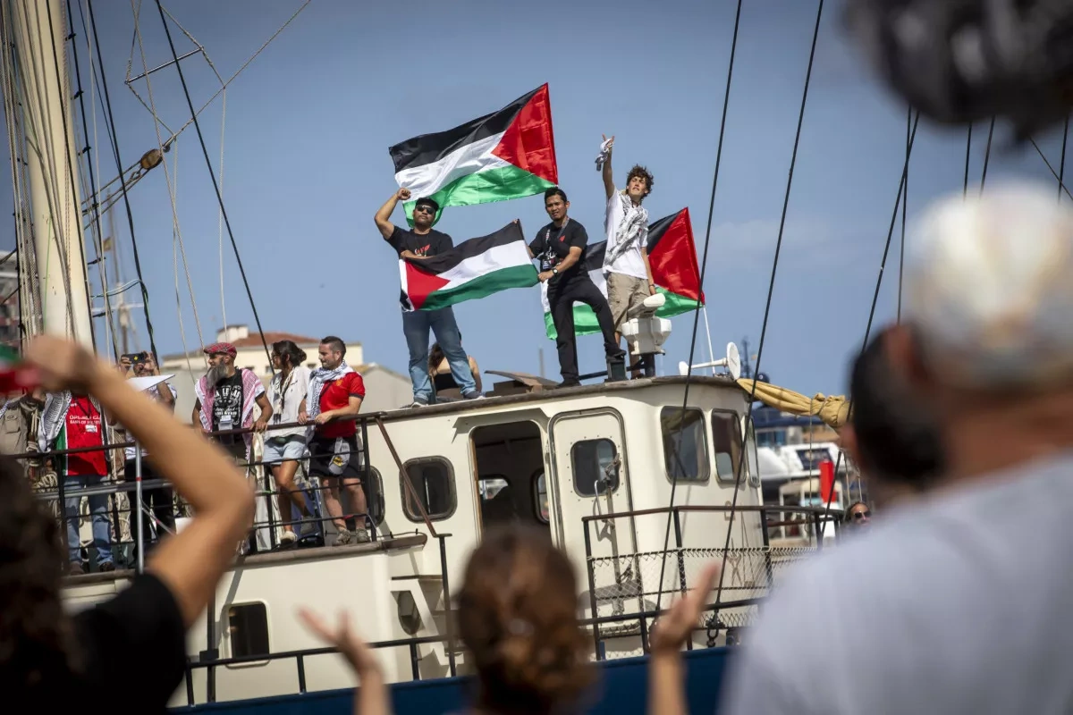 Israel intercepts Gaza-bound Global Sumud Flotilla at sea VIDEO