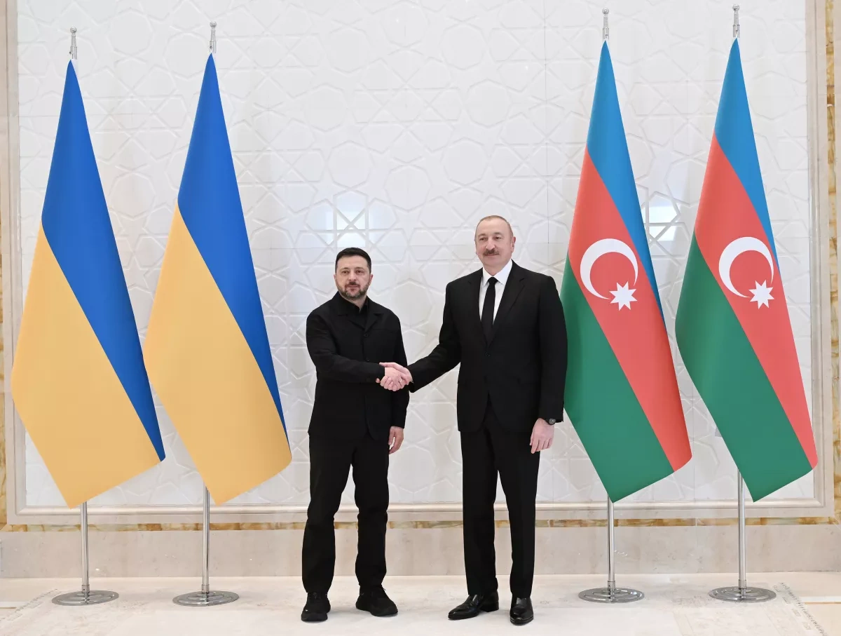 Ukrainian president arrives in Azerbaijan for working visit photo